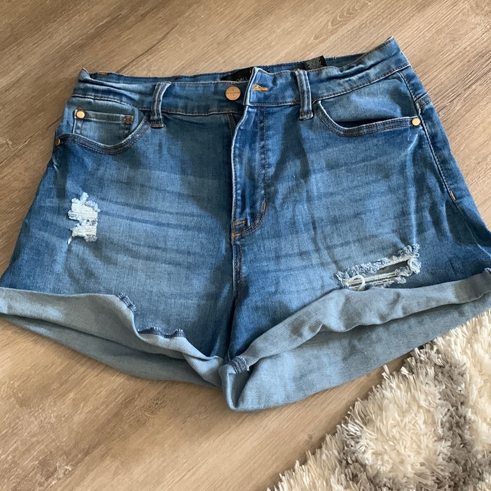 Kendall x Kylie Icon Shorts